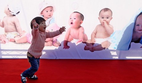 中国正式放宽独生子女政策 - ảnh 1
