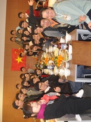 各国越南留学生举行多项活动喜迎新春 - ảnh 1
