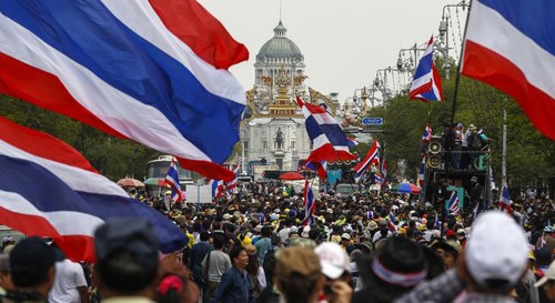 泰国：示威者围堵执政党总部 - ảnh 1