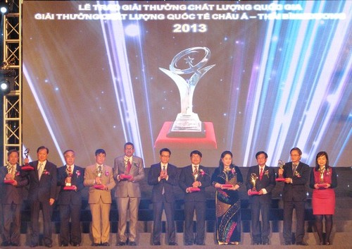 越南82家企业荣获2013年国家质量奖    - ảnh 1