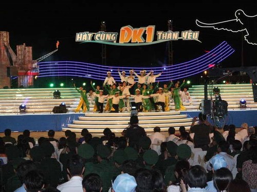《与亲爱的DK1海上高脚屋一起高歌》电视连线直播活动在胡志明市举行 - ảnh 1