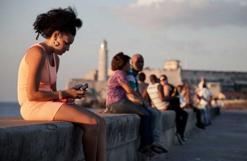 美国媒体：华盛顿通过社交网颠覆古巴 - ảnh 1