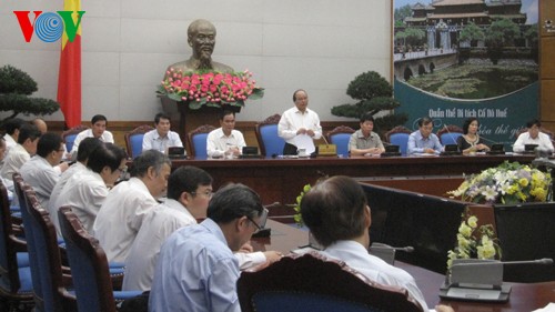 阮春福出席越南政府行政改革指导委员会首次会议 - ảnh 1