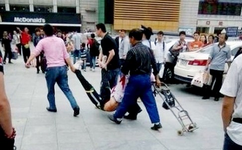 广州火车站砍人事件发生后中国加强安保措施 - ảnh 1