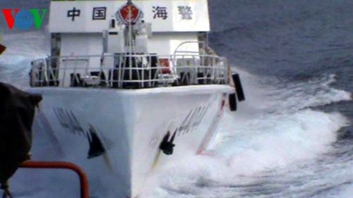 中国船只在 “海洋石油981”所处位置围堵越南渔民阻碍越方公务船执法 - ảnh 1