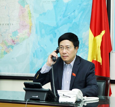 越南政府副总理兼外长范平明同美国国务卿克里就东海问题通电话 - ảnh 1