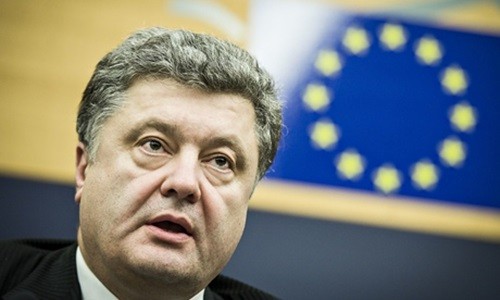 乌克兰总统签署法案 承认乌东部两州特殊地位 - ảnh 1