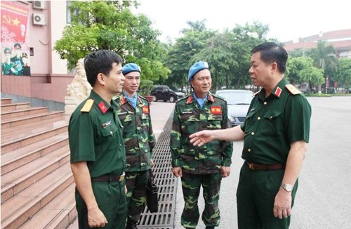 越南人民军军官启程参加维和行动 - ảnh 1