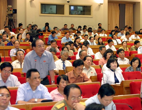 越南13届国会8次会议讨论《投资法修正案（草案）》 - ảnh 1