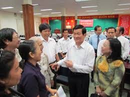越南国家主席张晋创与胡志明市选民接触 - ảnh 1