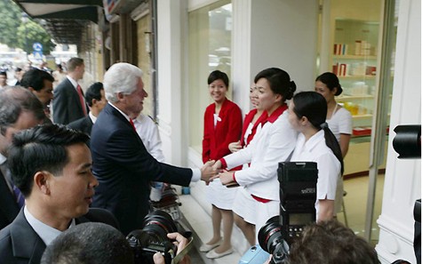 美国前总统克林顿访问越南 - ảnh 1