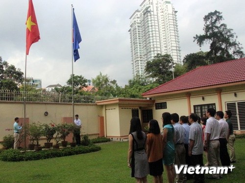 越南驻马来西亚大使馆举行东盟旗和国旗升旗仪式 - ảnh 1