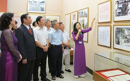   “践行胡志明主席遗嘱45周年”艺术交流活动在胡志明市举行 - ảnh 1
