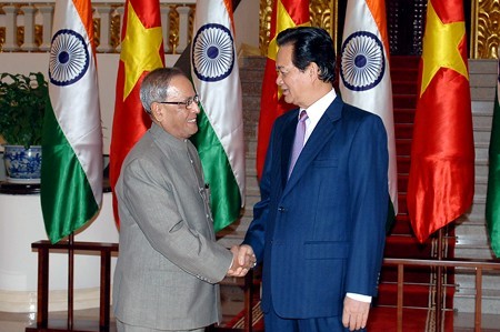  越南政府总理阮晋勇会见印度总统慕克吉 - ảnh 1