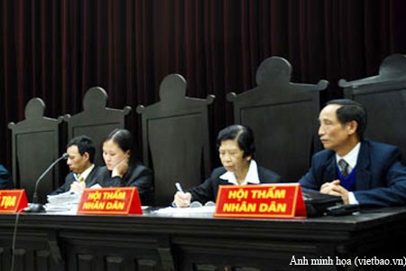越南国会常委会向《人民法院法修正案(草案)》提供意见 - ảnh 1