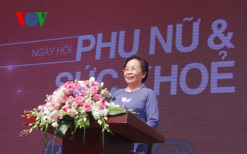 越南国家副主席阮氏缘出席“妇女与健康日”活动 - ảnh 1