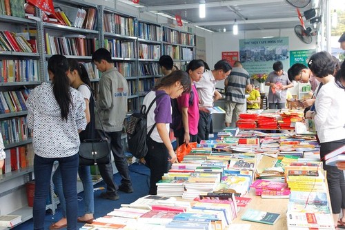 2014年书节期间售出十七万七千本书 - ảnh 1