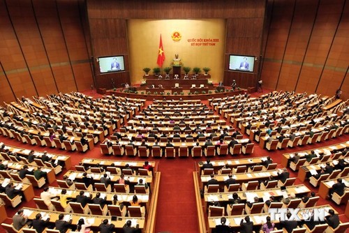 越南13届国会8次会议讨论《越南人民军军官法》和《人民公安法》 - ảnh 1