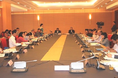 越南13届国会8次会议分组讨论《政府组织法修正案（草案）》和《地方政府组织法（草案）》 - ảnh 1