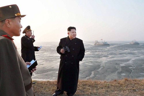 朝鲜领导人金正恩指导部队进行大规模军演 - ảnh 1