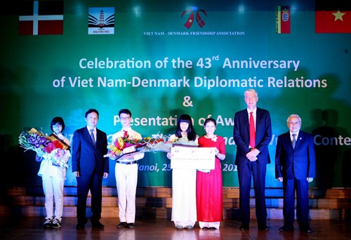 越南和丹麦纪念建交43周年 - ảnh 1