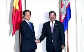 阮晋勇总理出席越老柬发展三角区第8届峰会 - ảnh 1