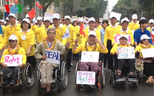 国际残疾人日响应活动在河内举行 - ảnh 1