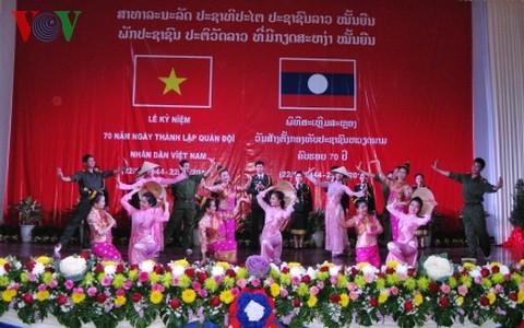 越南人民军建军70周年多项纪念活动在国外举行 - ảnh 1