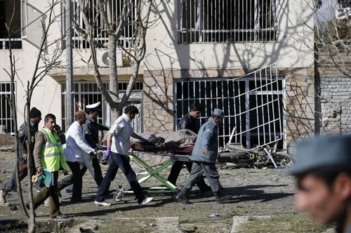 欧盟驻阿富汗警察特派团车队遭到自杀式炸弹袭击 - ảnh 1