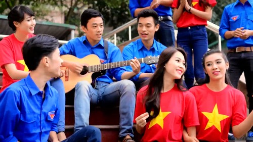 越南学生传统日65周年纪念会在河内举行 - ảnh 1