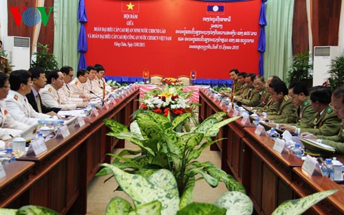 越南和老挝加强在维护政治安全和社会秩序中的合作 - ảnh 1