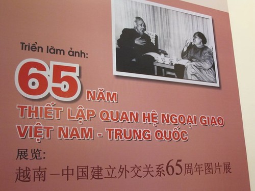 “越南-中国建交65周年”图片展开幕 - ảnh 1