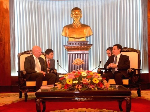 越共中央经济部部长会见美国商务部副部长 - ảnh 1