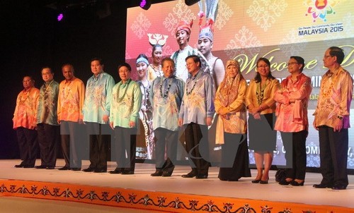 越南政府副总理兼外交部长范平明出席马来西亚外交部长举办的招待宴会 - ảnh 1