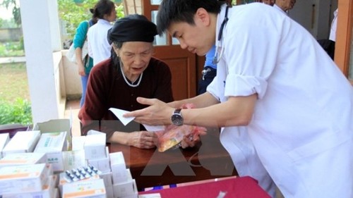 青年医生践行胡志明主席教导日活动在全国举行 - ảnh 1