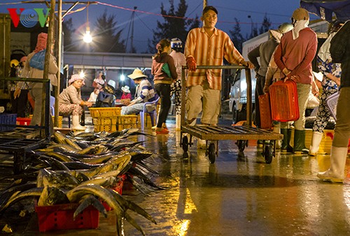 岘港市寿光海鱼市场热闹的春天 - ảnh 13