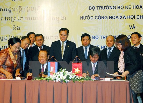 越南和柬埔寨加强计划统计领域合作 - ảnh 1