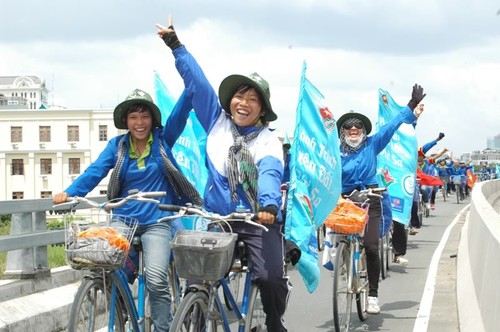 4000名大学生参加“挺进西贡”骑行活动  - ảnh 1