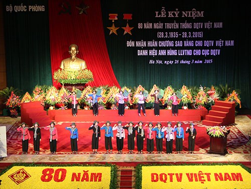 张晋创分别出席越南自卫民兵传统日80周年纪念会和越南工商会全国代表大会 - ảnh 1