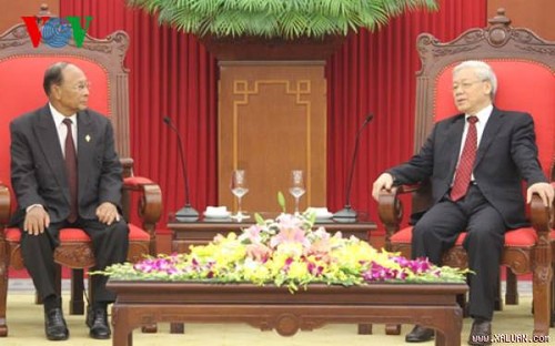 越共中央总书记阮富仲会见柬埔寨国会主席韩桑林 - ảnh 1