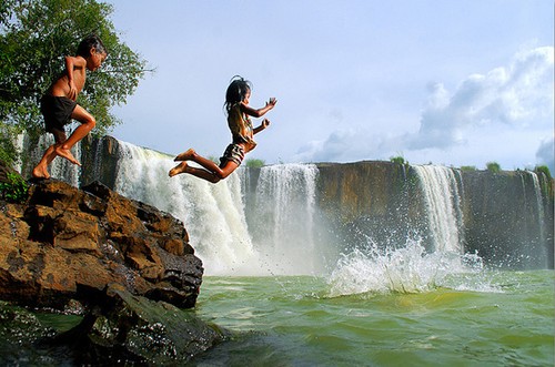 西原地区的壮观美景：德莱努尔瀑布 - ảnh 2
