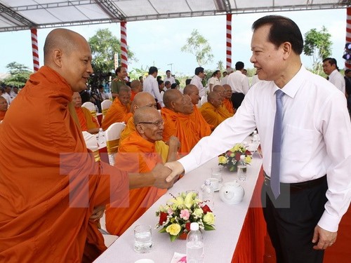 越南政府副总理武文宁向南部高棉族同胞致以传统新年祝福 - ảnh 1
