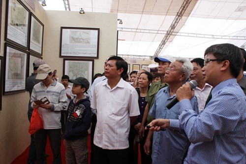 “黄沙长沙归属越南——历史证据和法律依据”地图及资料展在宁平省举行 - ảnh 1