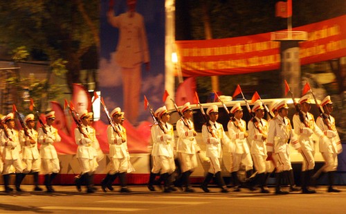 庆祝南方解放国家统一40周年的纪念集会阅兵式及群众游行在胡志明市举行 - ảnh 3