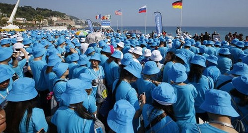 法国接待6400人中国旅游团 - ảnh 1