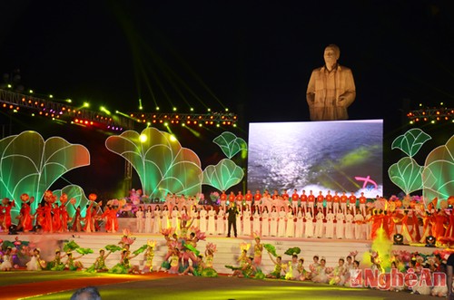 阮生雄出席2015年莲村艺术节开幕式 - ảnh 1