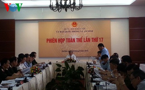 越南国会国防安全委员会第17次全体会议在河内举行 - ảnh 1
