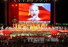 越南国内外继续举行多项活动纪念胡志明主席诞辰125周年 - ảnh 1