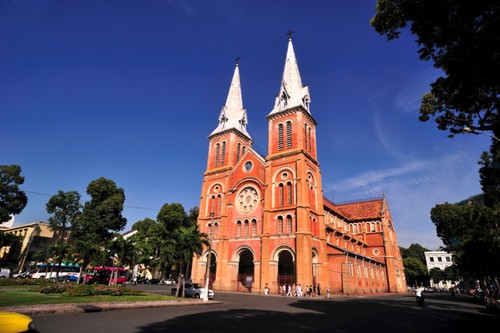 探索胡志明市圣母教堂的建筑美 - ảnh 1