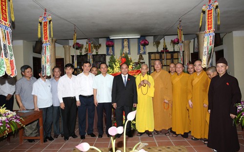 越南党和国家一向尊重并保障人民的宗教信仰自由权 - ảnh 1